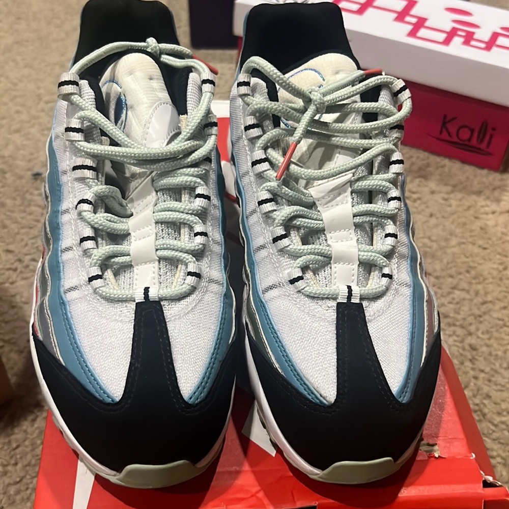 Men’s size 8 Airmax